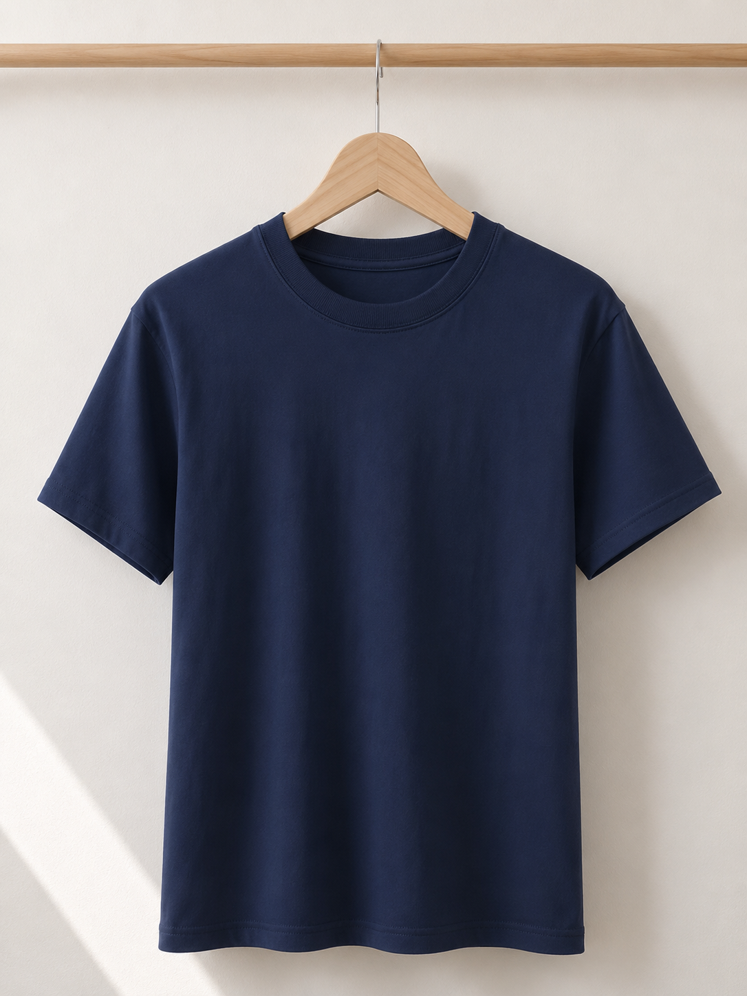 Basic T-shirt – Minimalistisk och Bekväm Vardagstopp