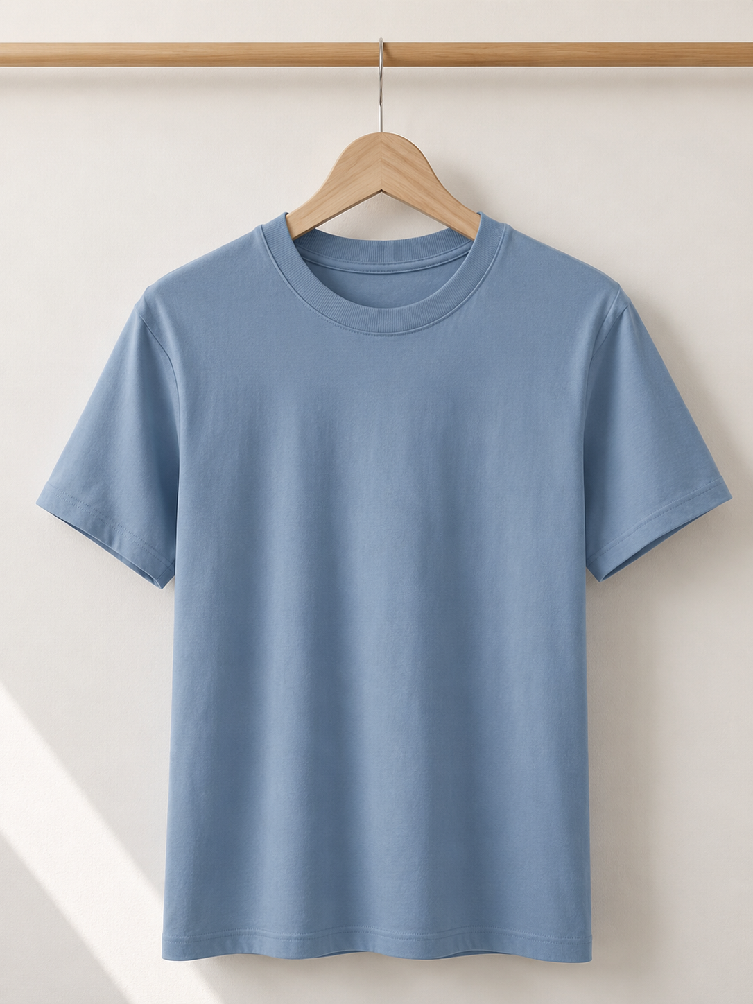 Basic T-shirt – Minimalistisk och Bekväm Vardagstopp
