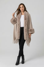 elise-ponchosjal-med-fuskpals-1 - Dammode [product_title] [variant_title] dam basplagg