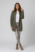 lang-stickad-cardigan-med-knappar-dam-gron - Dammode [product_title] [variant_title] dam basplagg