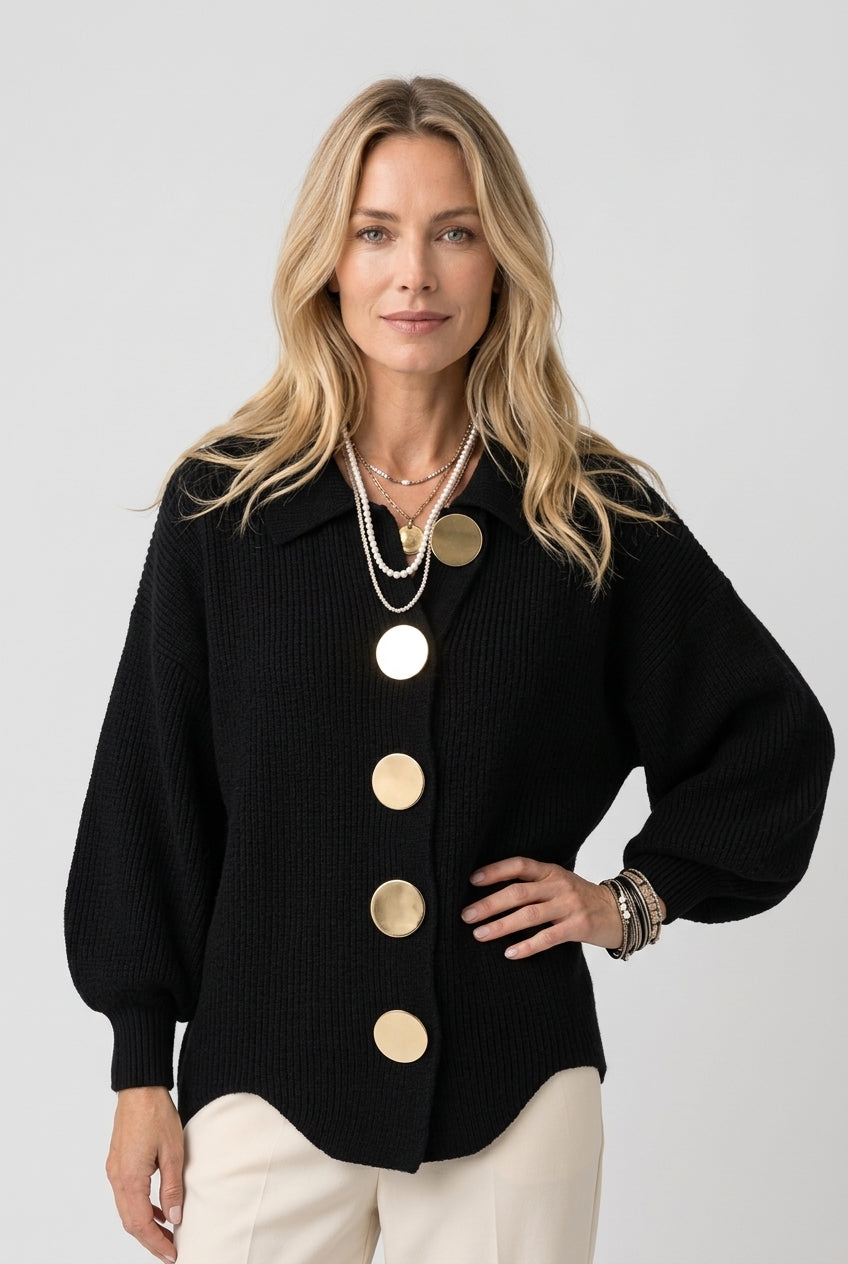 Stickad Kofta med Stora Knappar